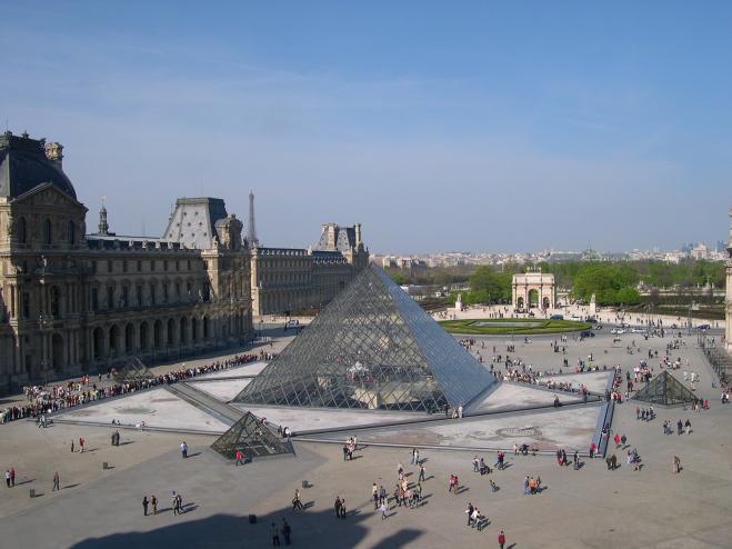  Aile sud et pyramide